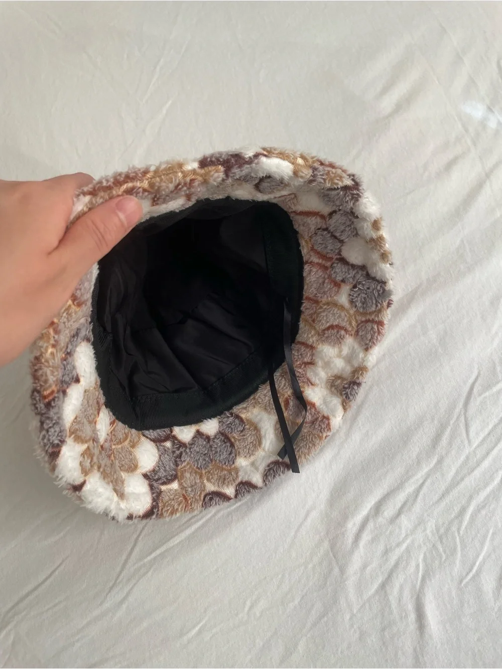Shein Faux Fur Floral Bucket Hat in White & Brown